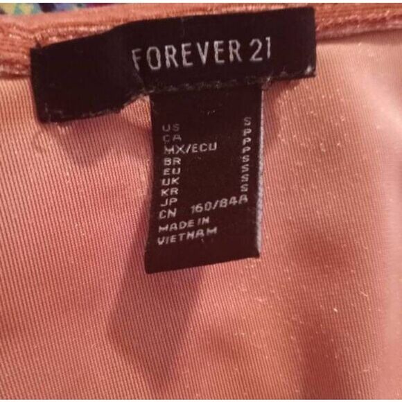 FOREVER 21 PINK VELVET WRAP CROP TOP SZ.S EUC. - Picture 5 of 6